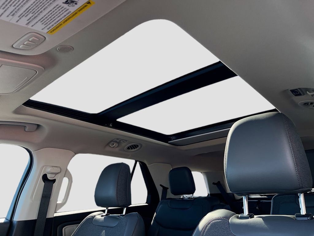 Used 2025 Ford Explorer Active w/ Active Comfort Package image 22