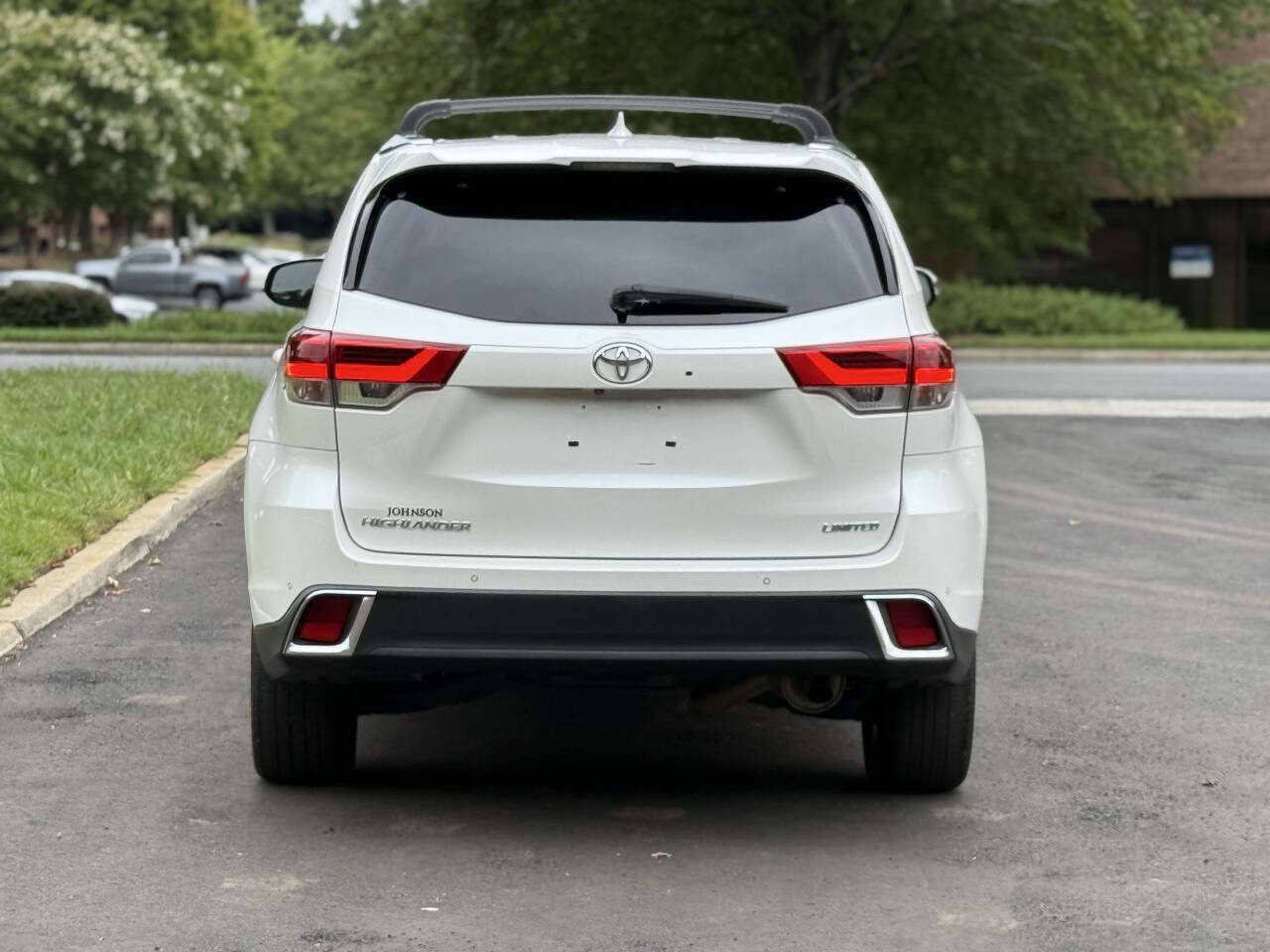 Used 2017 Toyota Highlander Limited FWD image 5