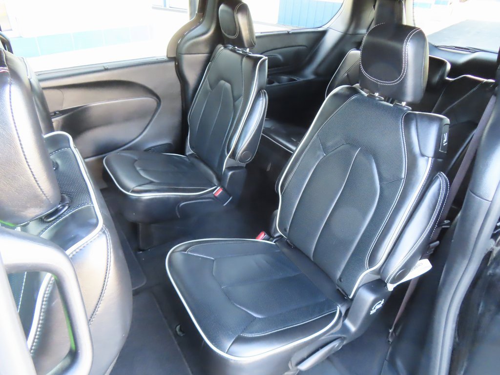 Certified 2025 Chrysler Pacifica Limited image 27