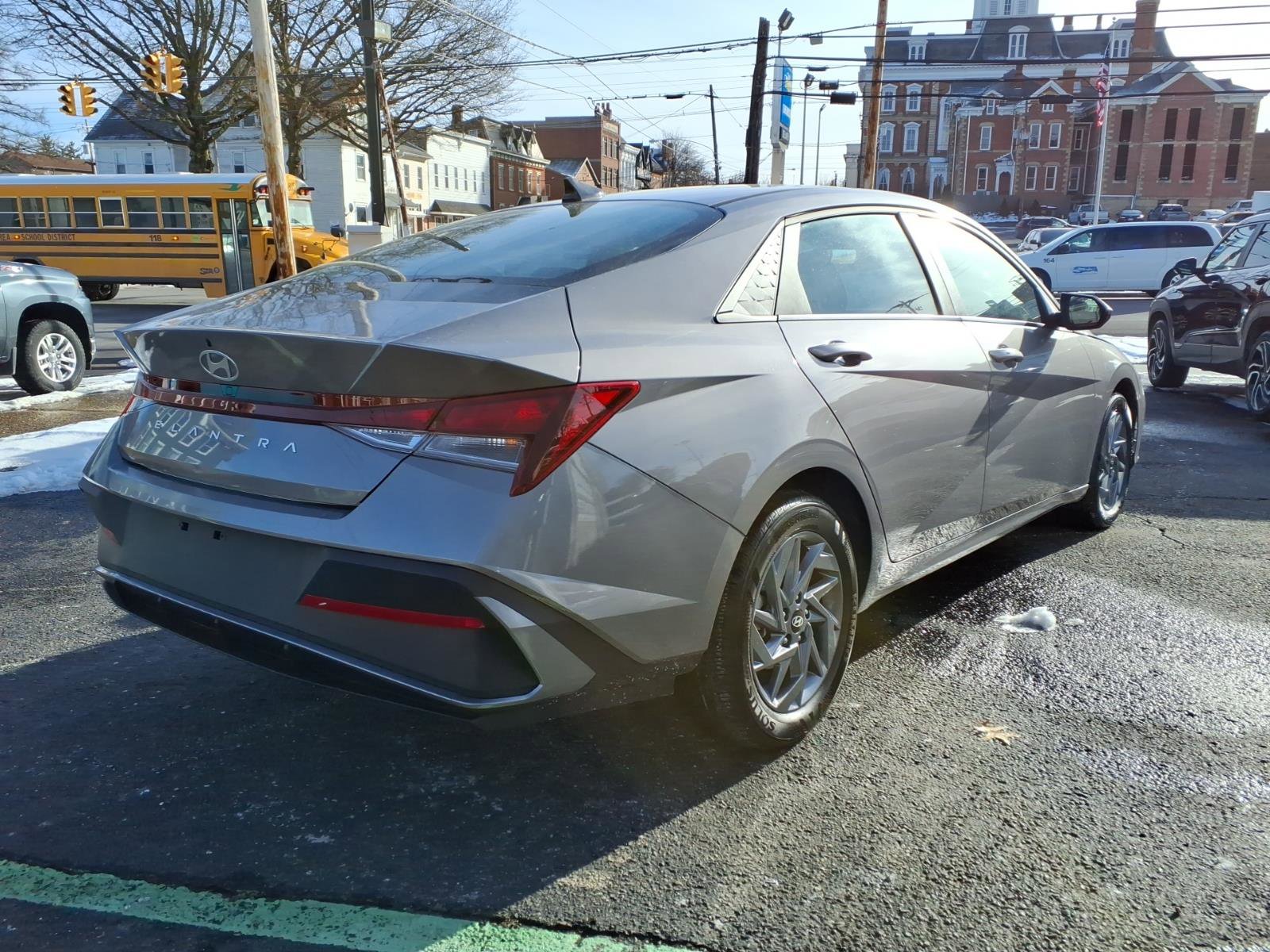 Used 2024 Hyundai Elantra SEL image 5