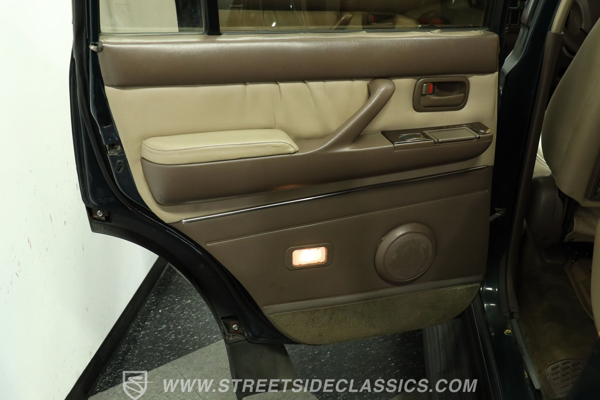 Used 1997 Toyota Land Cruiser w/ Collector's Edition Pkg AWD/4WD image 34