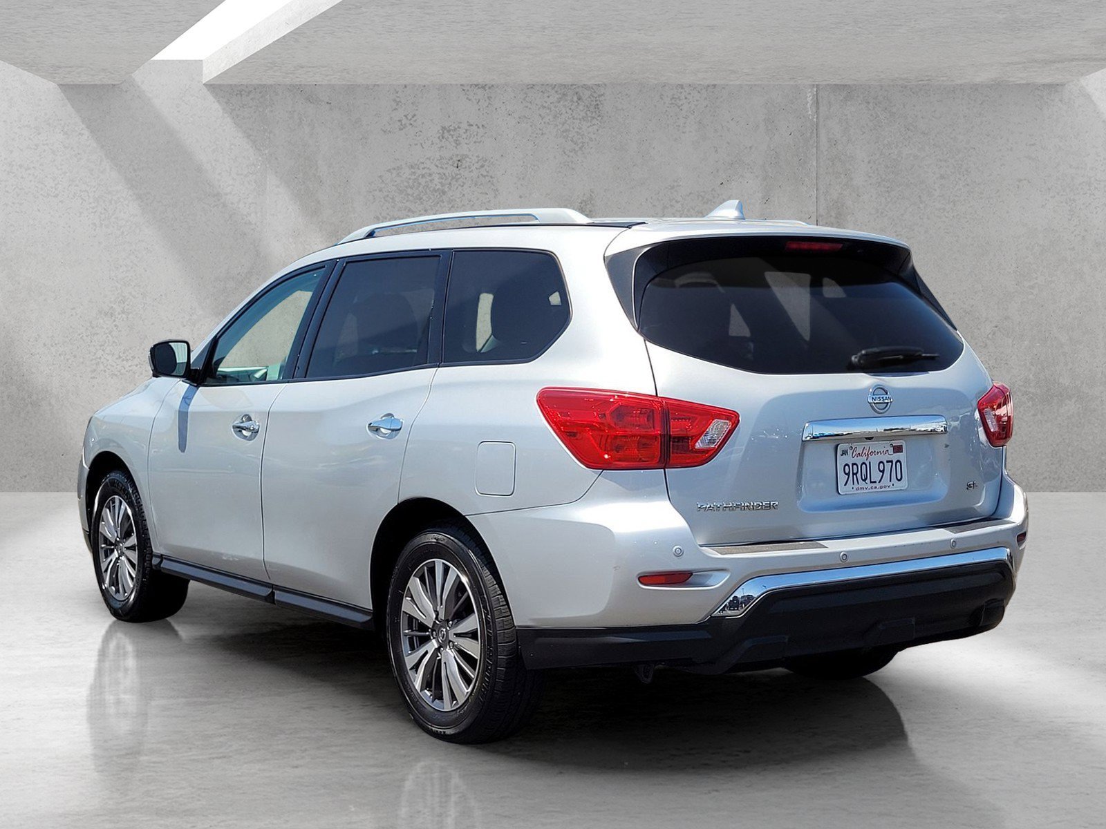Used 2020 Nissan Pathfinder SL FWD image 7