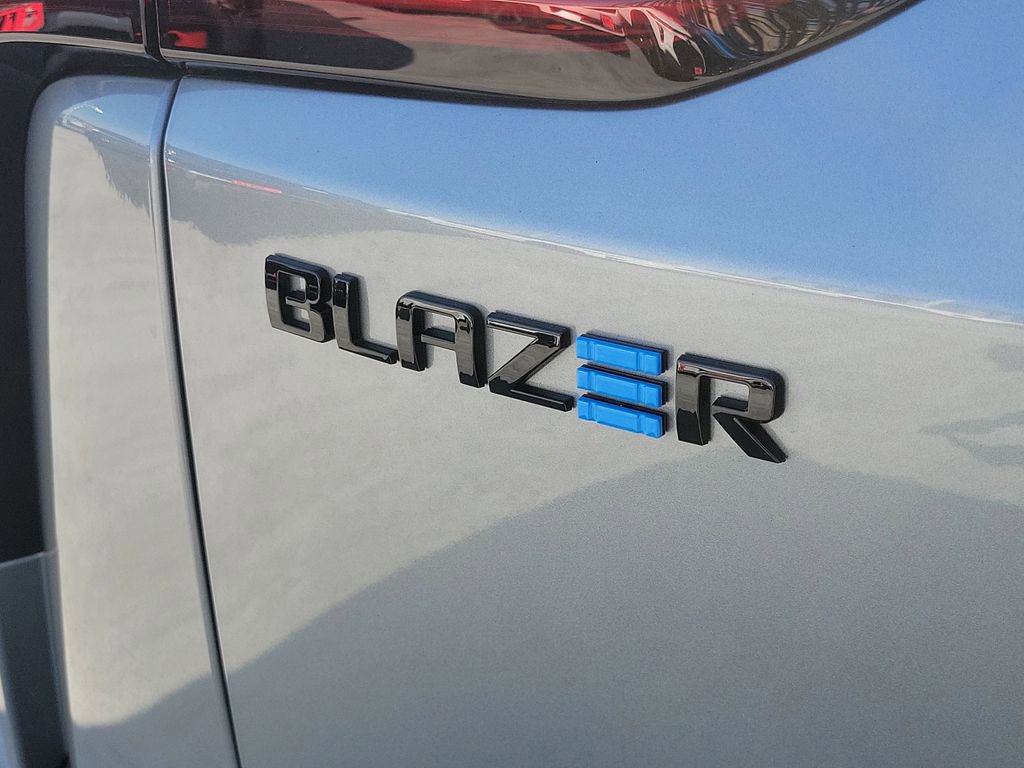 Used 2025 Chevrolet Blazer EV LT w/ Midnight/Sport Edition image 7