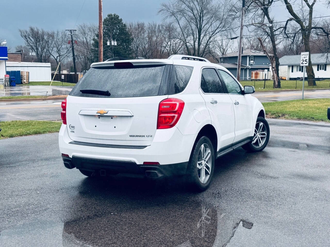 Used 2016 Chevrolet Equinox LTZ w/ Enhanced Convenience Package image 8