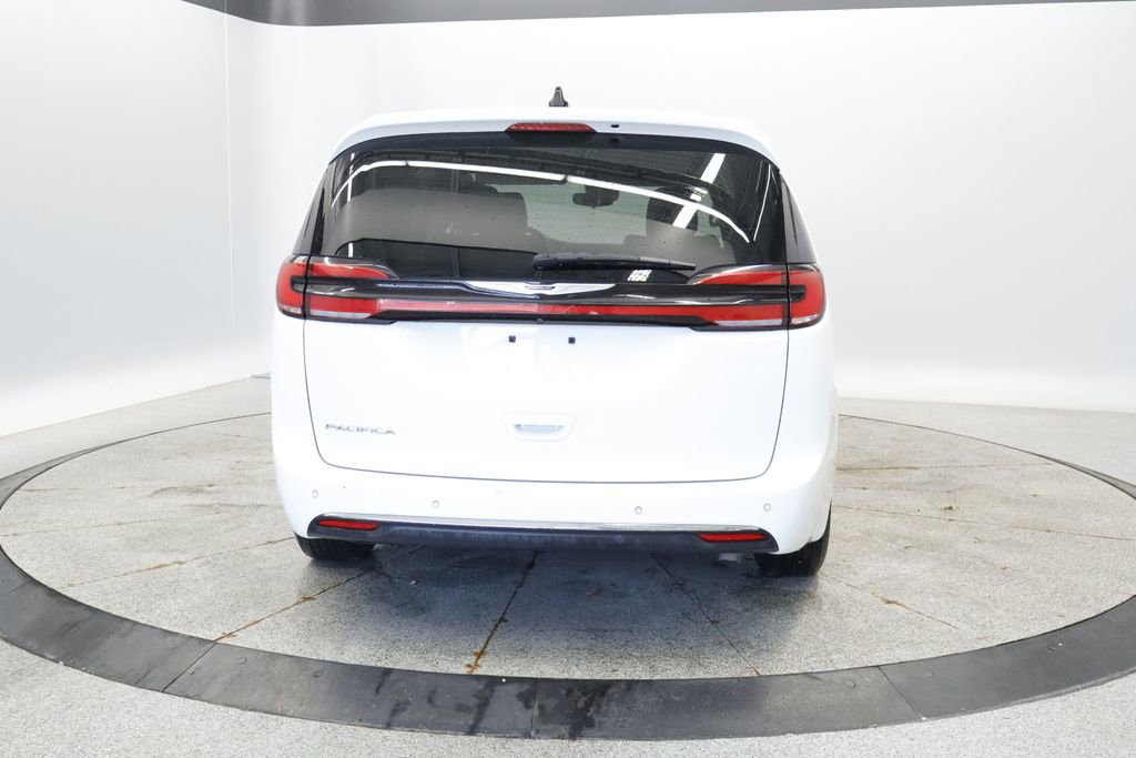 Certified 2023 Chrysler Pacifica Touring-L FWD image 4