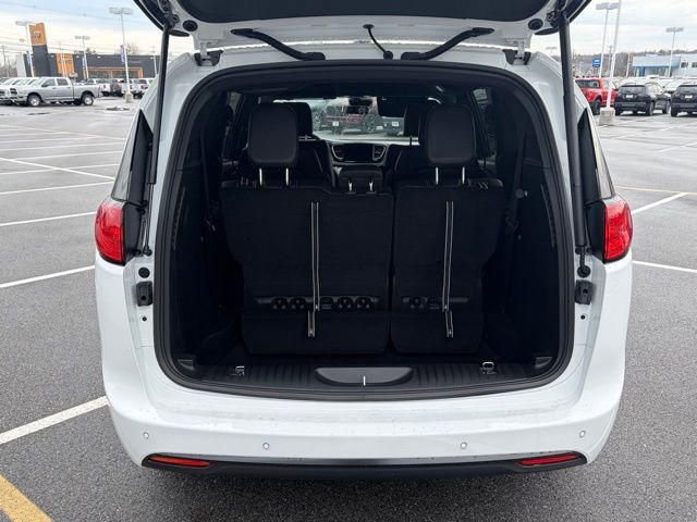 New 2026 Chrysler Voyager LX image 5