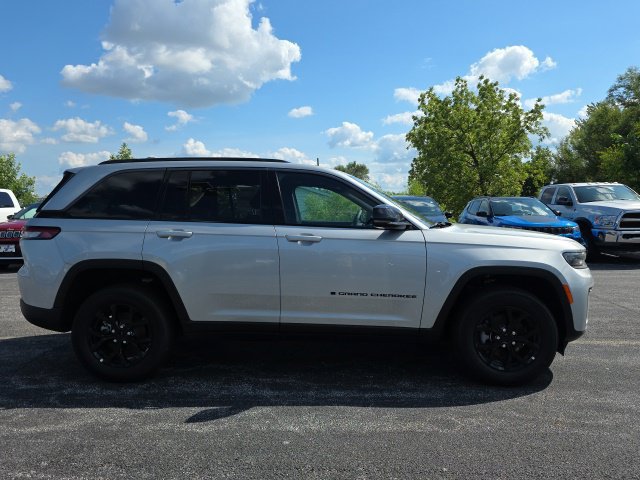 New 2026 Jeep Grand Cherokee Altitude AWD/4WD image 8