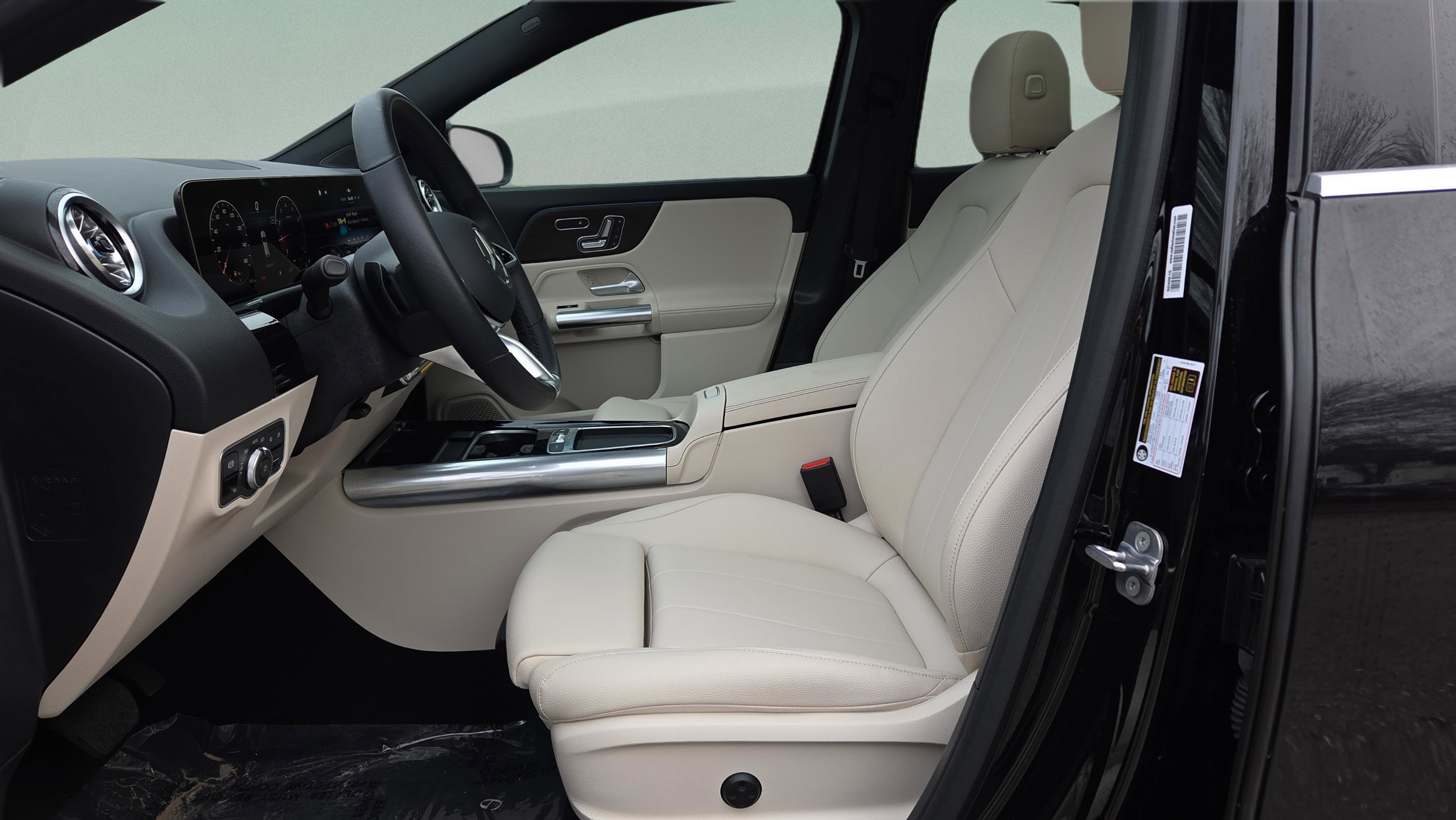 Used 2025 Mercedes-Benz GLA 250 image 29