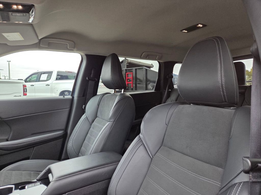 Used 2025 Mitsubishi Outlander SE image 21