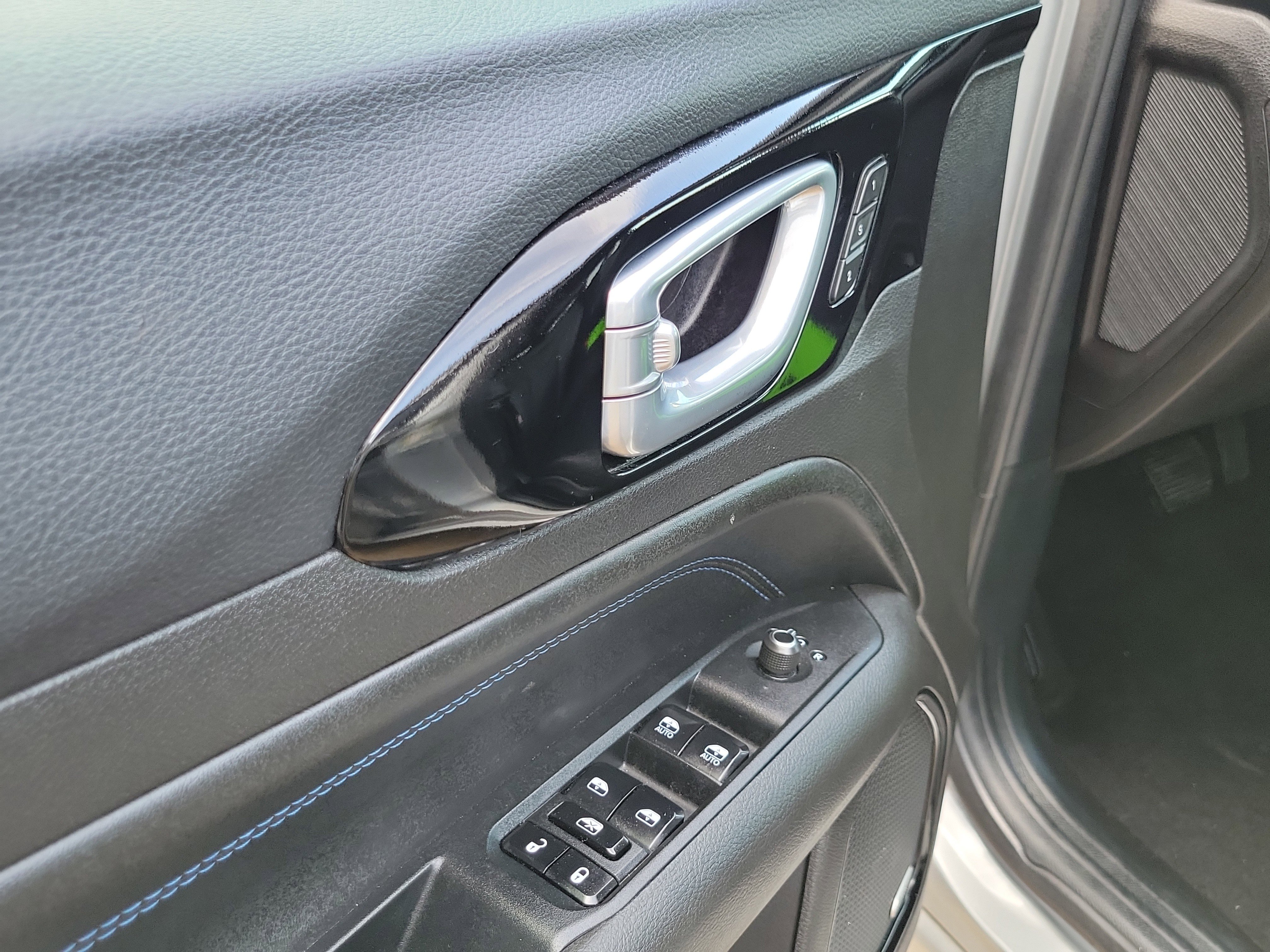 Used 2025 Jeep Compass Limited w/ Driver Assist Group I image 7