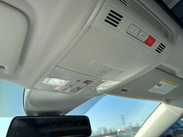 Used 2022 Volkswagen Taos SE image 32