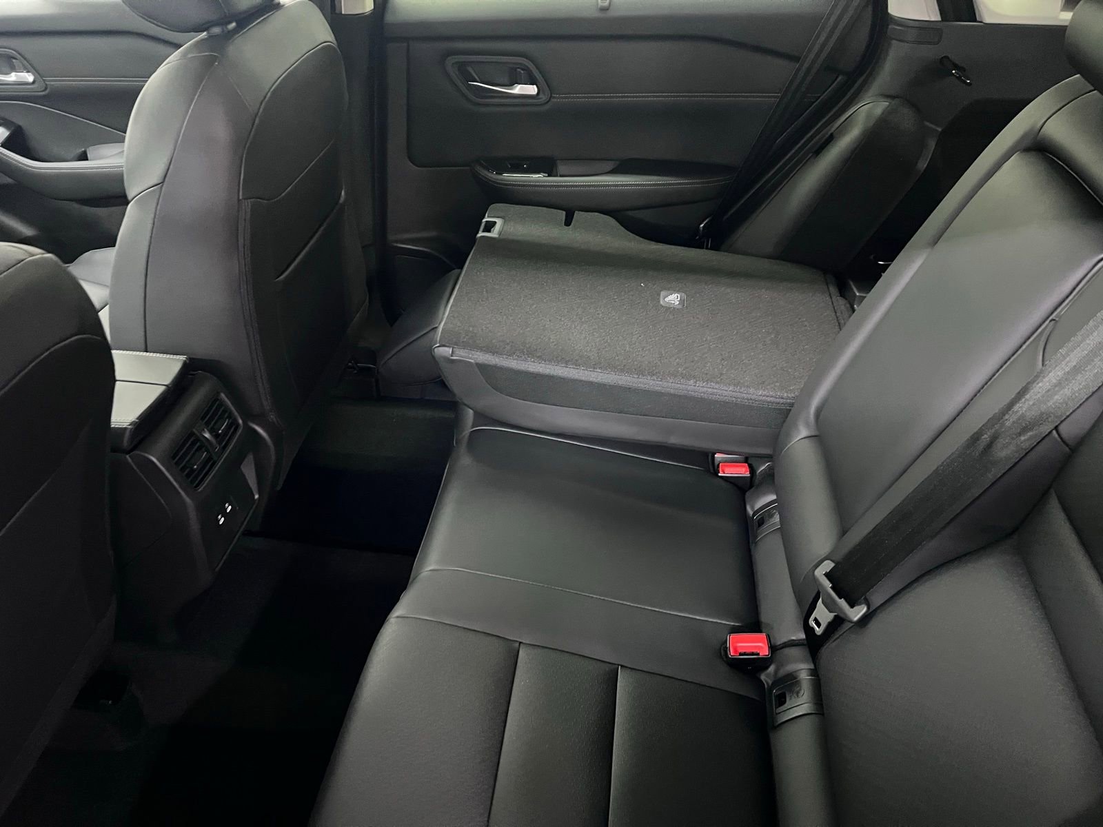 Certified 2025 Nissan Rogue SV w/ SV Premium Package image 26