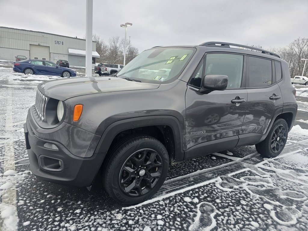 Used 2018 Jeep Renegade Latitude w/ Cold Weather Group image 4