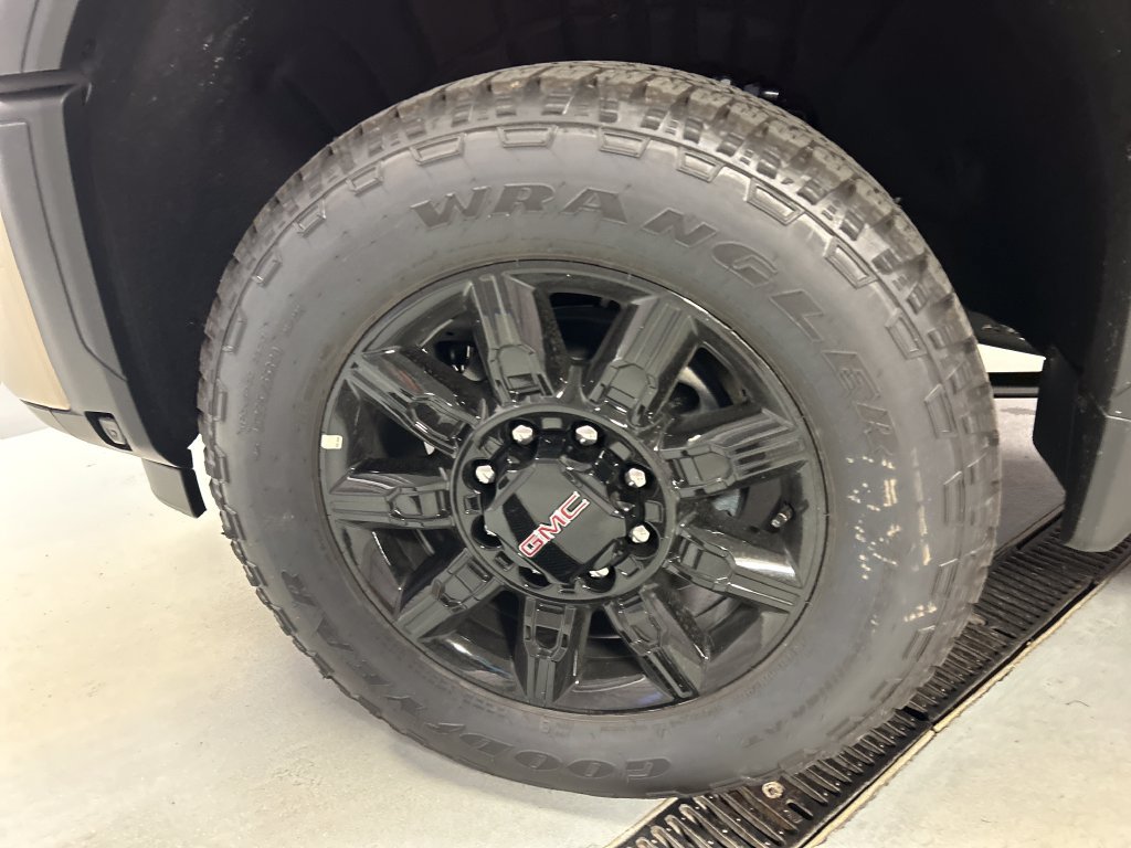 New 2026 GMC Sierra 2500 AT4 w/ AT4 Premium Plus Package AWD/4WD image 9