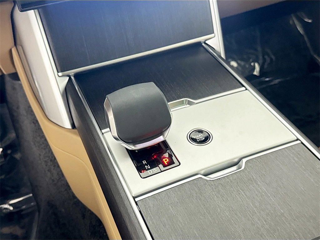 New 2025 Land Rover Range Rover SE image 15