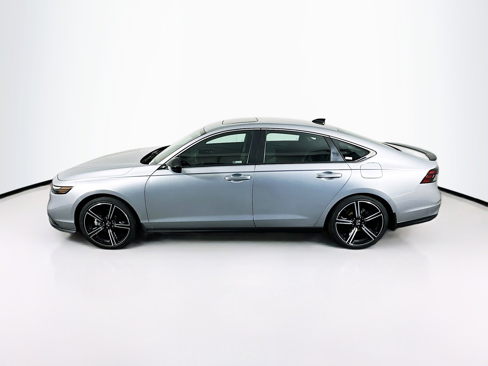 Used 2025 Honda Accord Sport image 4