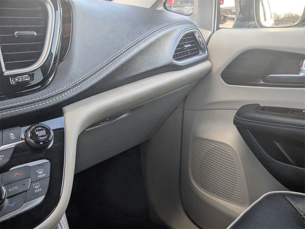 Used 2023 Chrysler Pacifica Limited image 26