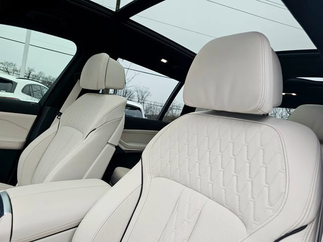 Used 2025 BMW X7 M60i image 21