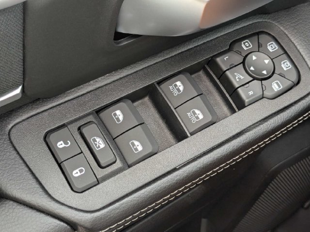 New 2026 RAM 3500 Big Horn AWD/4WD image 23