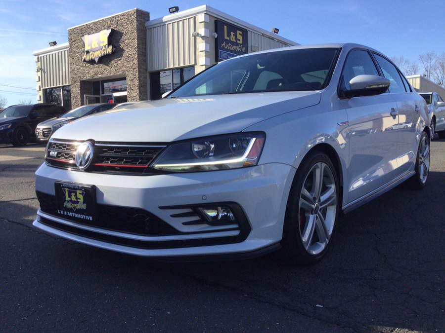 Used 2017 Volkswagen Jetta GLI FWD image 2
