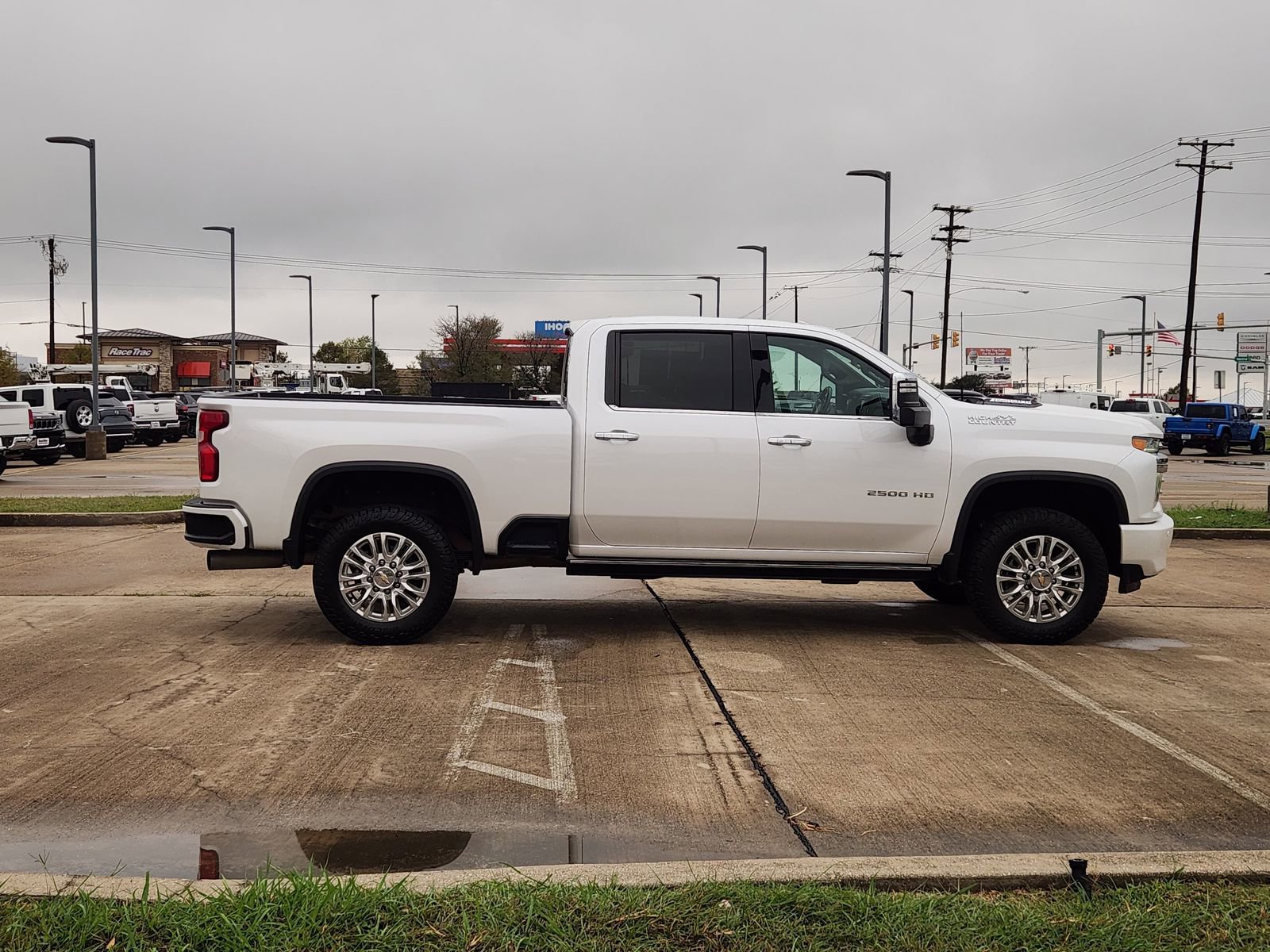 Used 2022 Chevrolet Silverado 2500 High Country w/ Z71 Off-Road Package image 1
