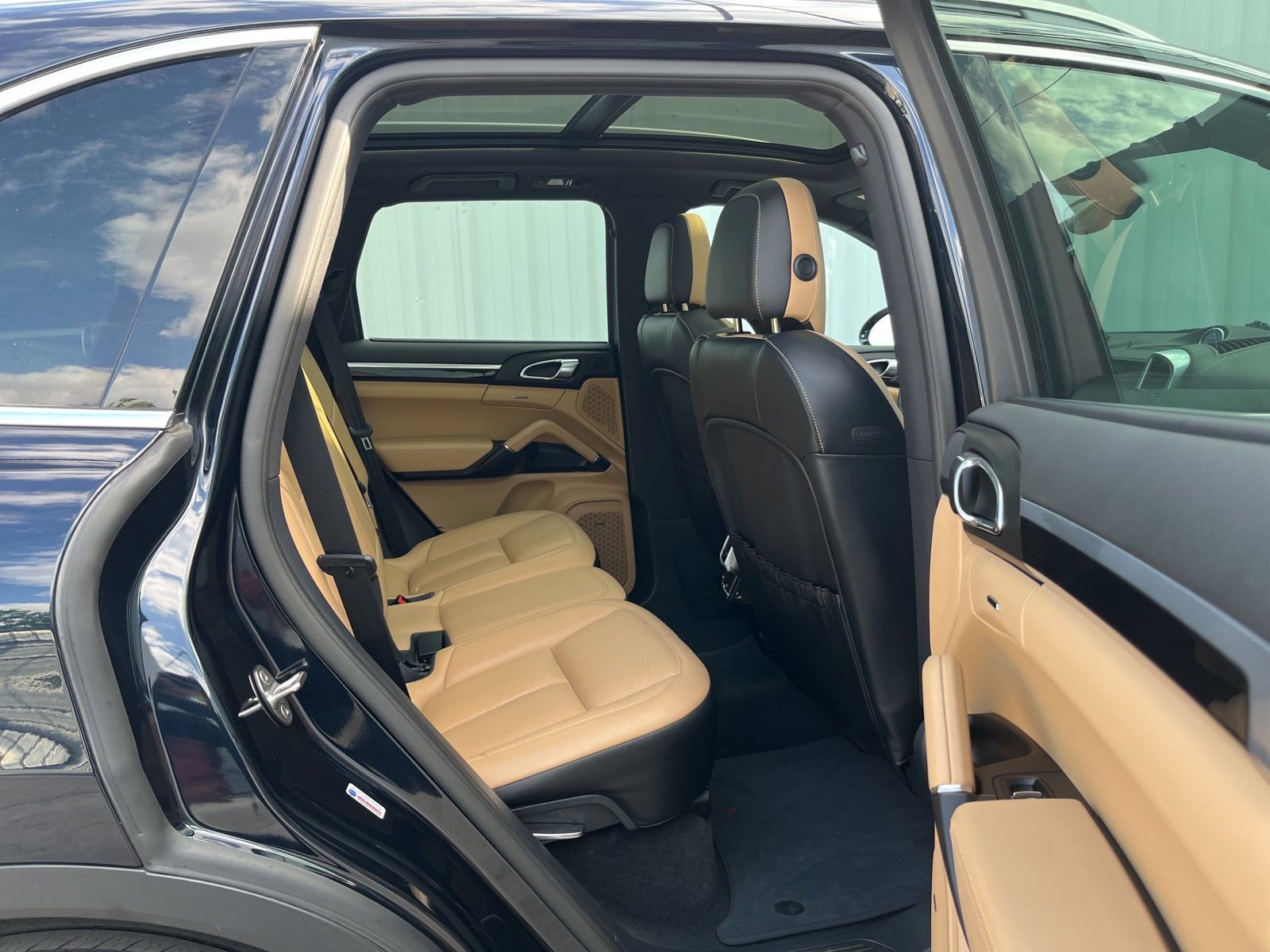 Used 2018 Porsche Cayenne S w/ Premium Package Plus AWD/4WD image 14