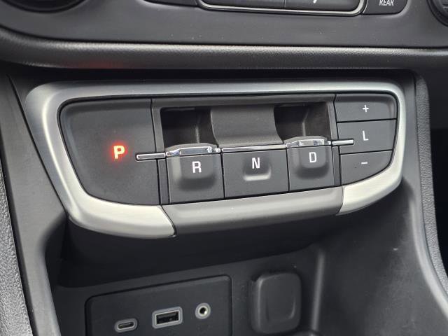 Used 2023 GMC Terrain SLE image 23