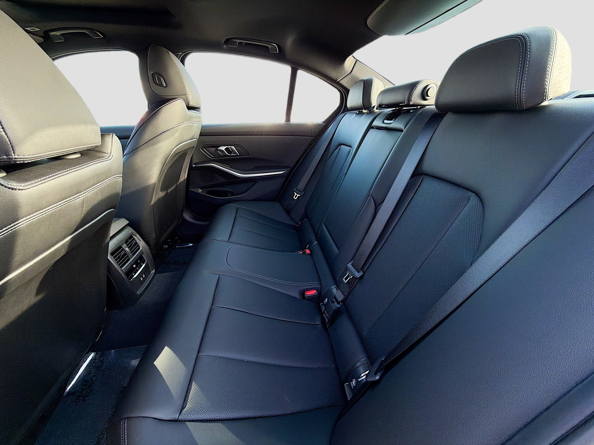 New 2026 BMW 330i xDrive Sedan w/ Parking Assistance Package image 19