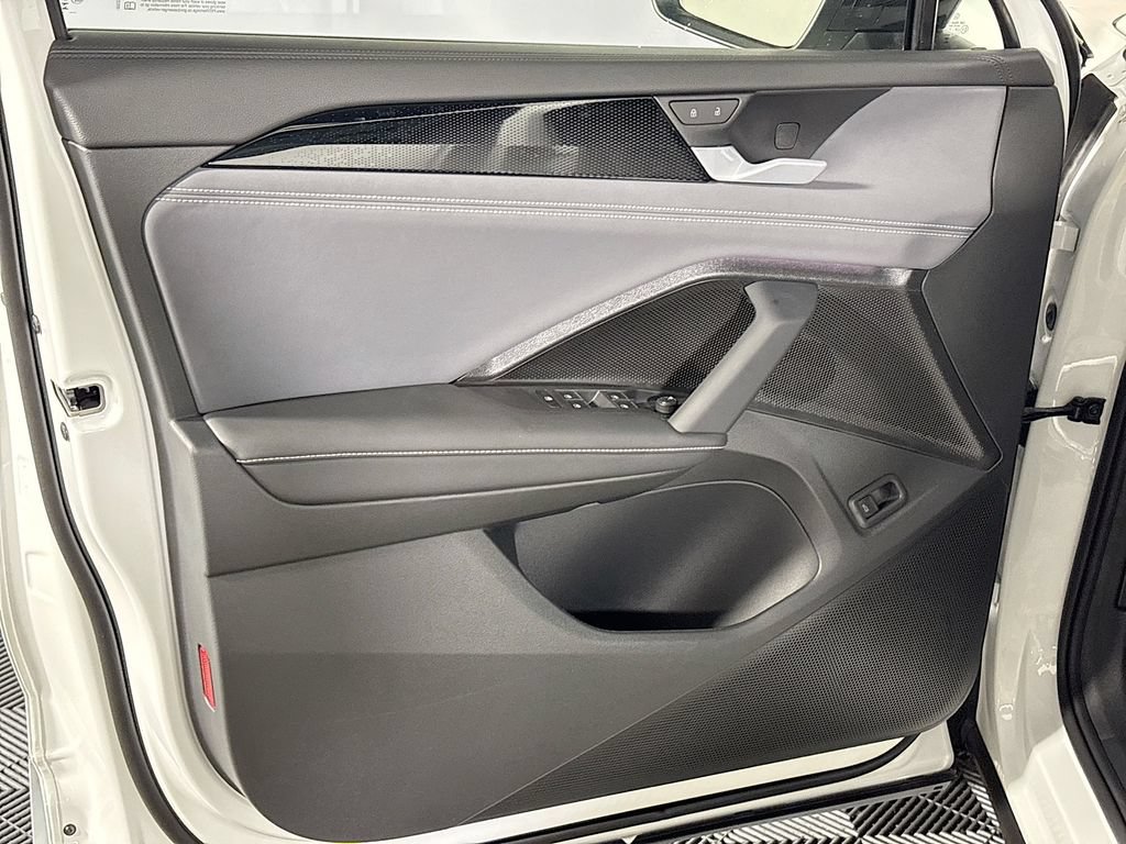 New 2026 Volkswagen Tiguan SE R-Line AWD/4WD image 10