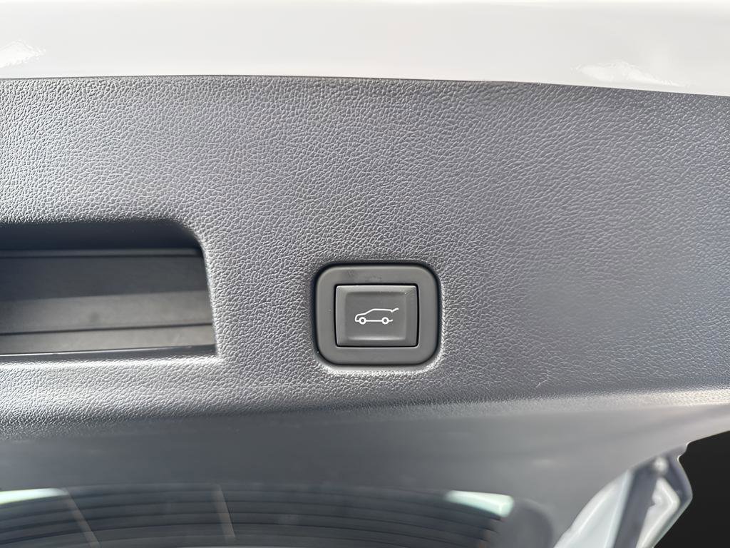 Used 2025 Buick Enclave Sport Touring image 11