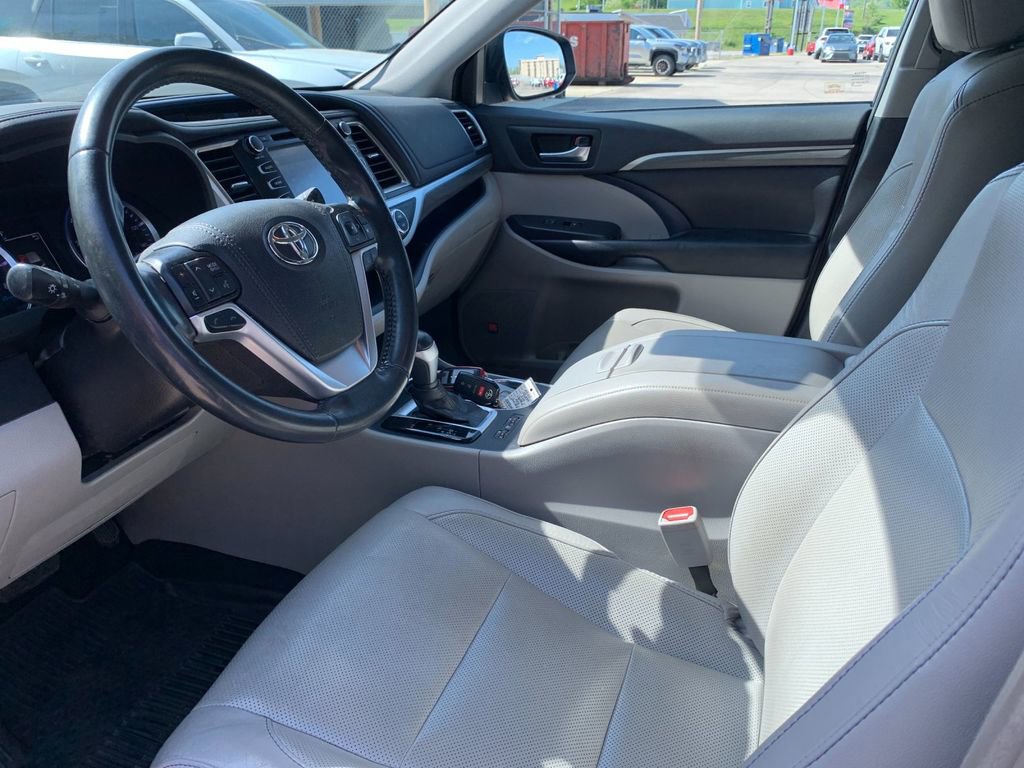 Used 2019 Toyota Highlander Limited image 11