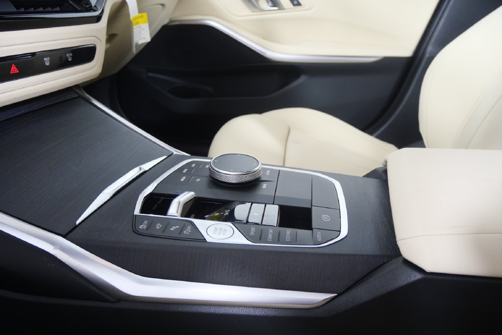 New 2026 BMW 330i Sedan w/ Premium Package RWD image 21