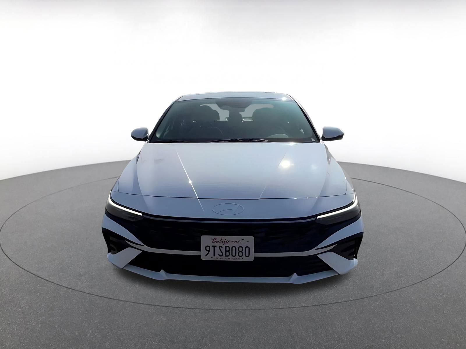 Used 2025 Hyundai Elantra Limited image 4