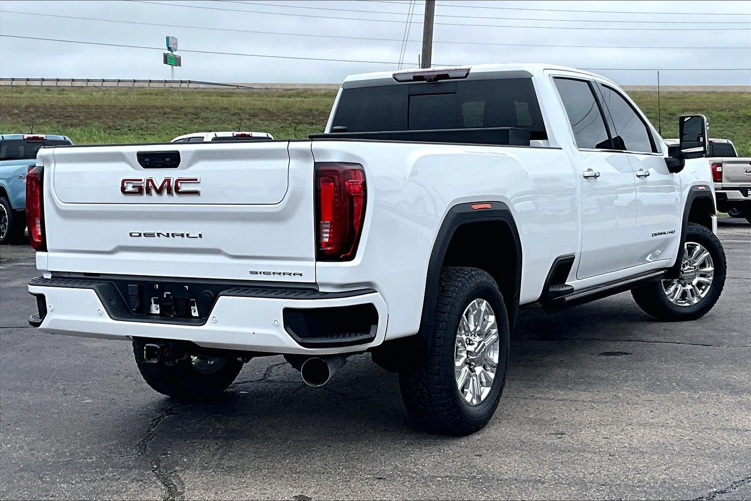 Used 2021 GMC Sierra 3500 Denali w/ Denali Ultimate Package AWD/4WD image 2