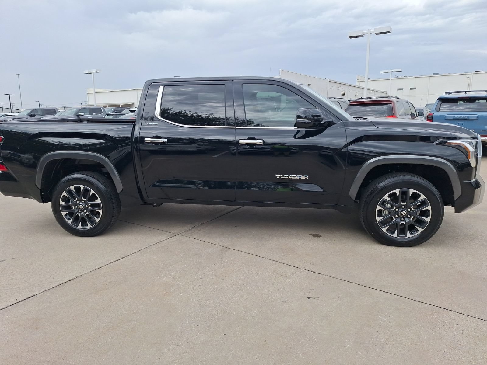 Used 2026 Toyota Tundra Limited AWD/4WD image 7