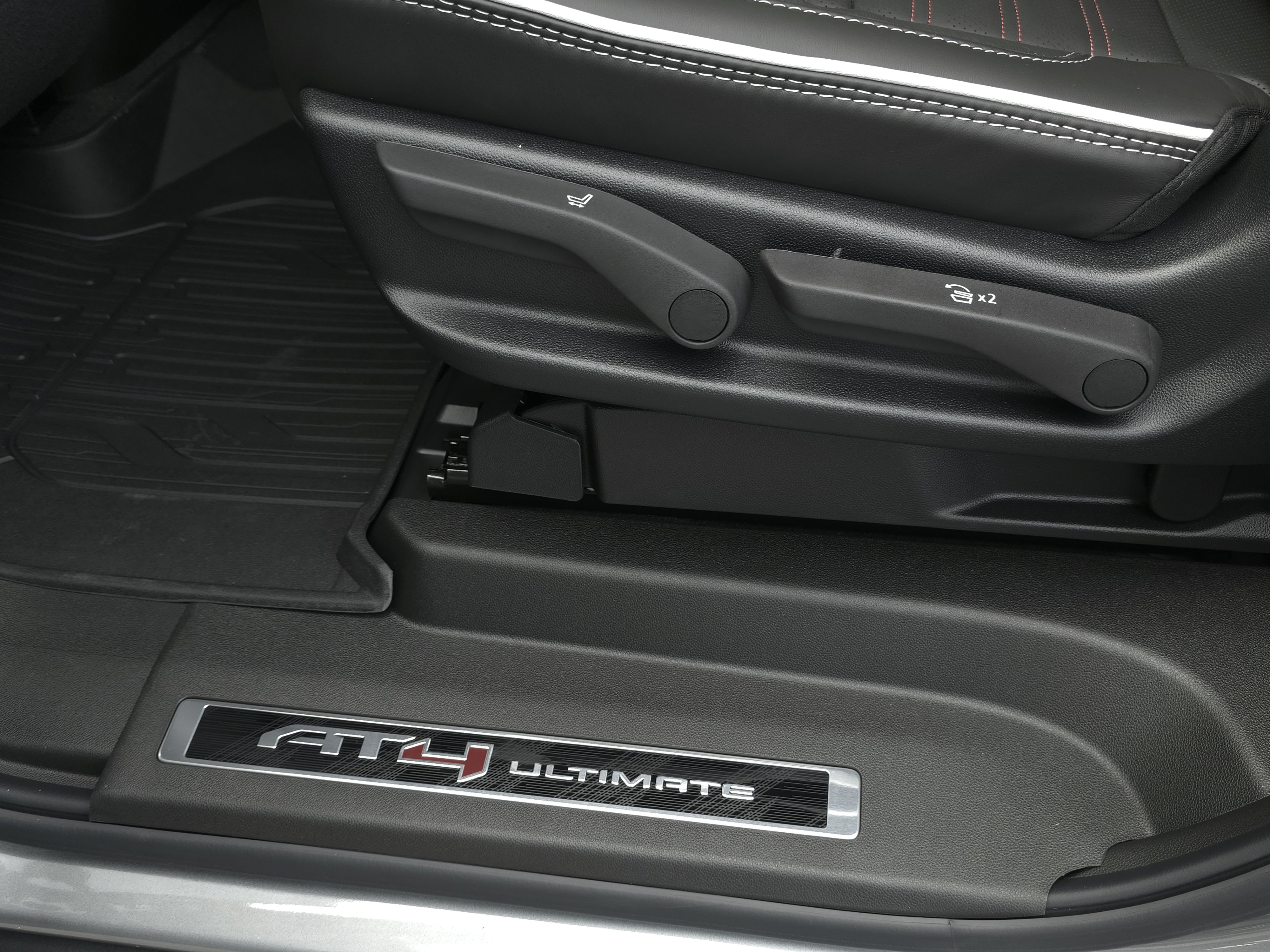 New 2026 GMC Yukon XL AT4 Ultimate w/ LPO, Floor Liner Package AWD/4WD image 40
