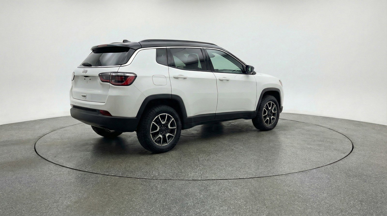 Used 2025 Jeep Compass Trailhawk AWD/4WD image 9