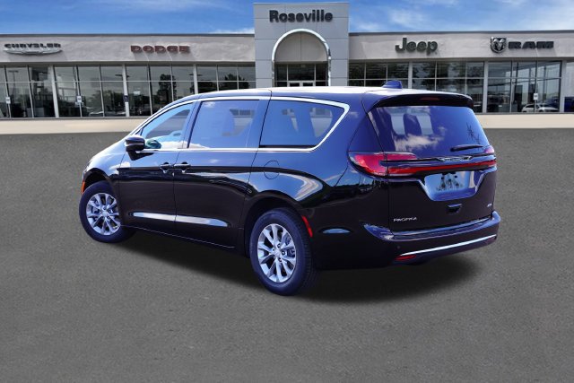 New 2027 Chrysler Pacifica Select AWD/4WD image 5