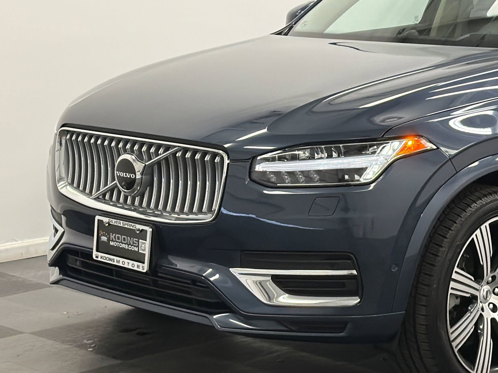 Used 2024 Volvo XC90 T8 Ultimate w/ Lounge Package image 2