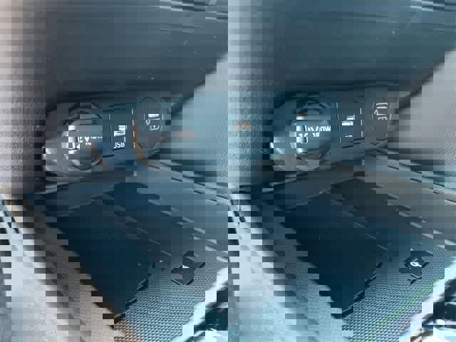 Certified 2025 Hyundai Elantra SEL image 18