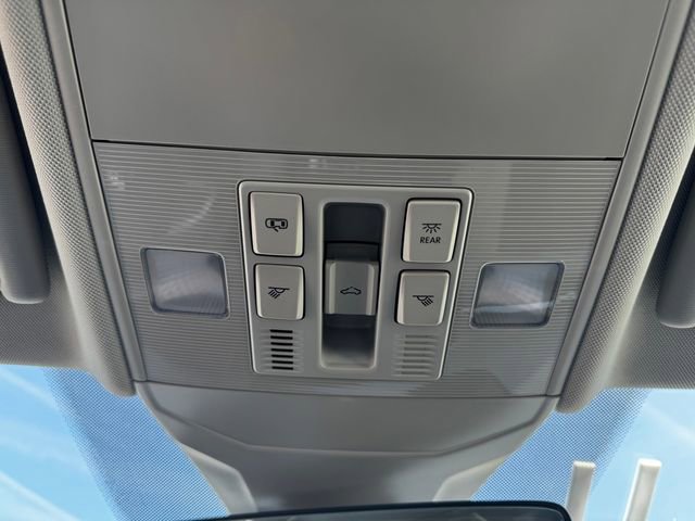 Used 2025 Volkswagen Jetta SE image 33