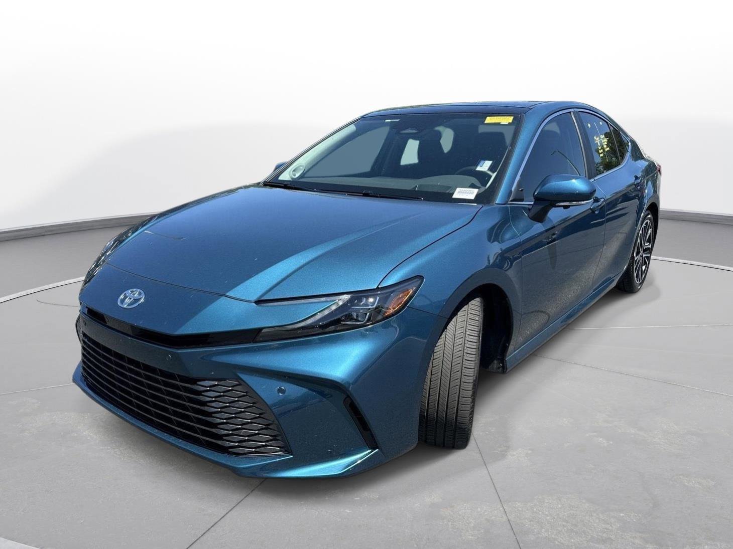 Used 2025 Toyota Camry XLE w/ Premium Plus Package FWD image 2