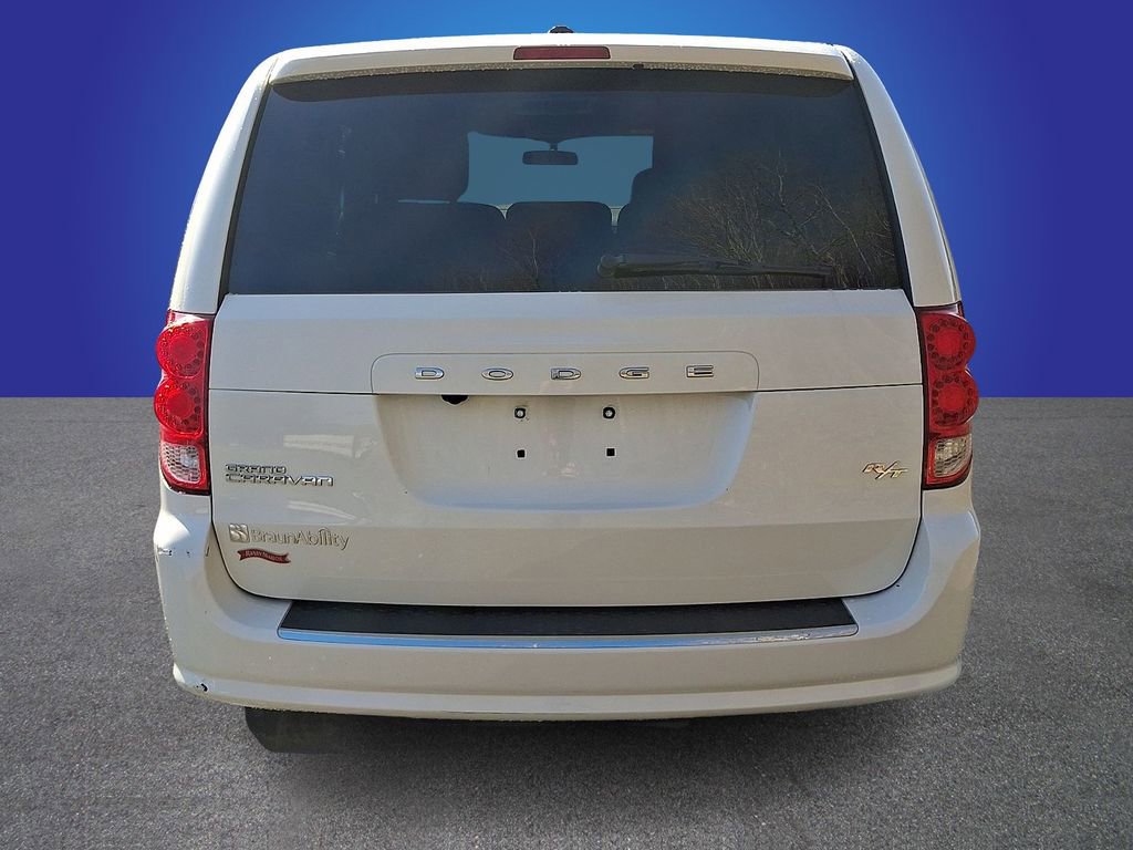 Used 2011 Dodge Grand Caravan R/T image 5