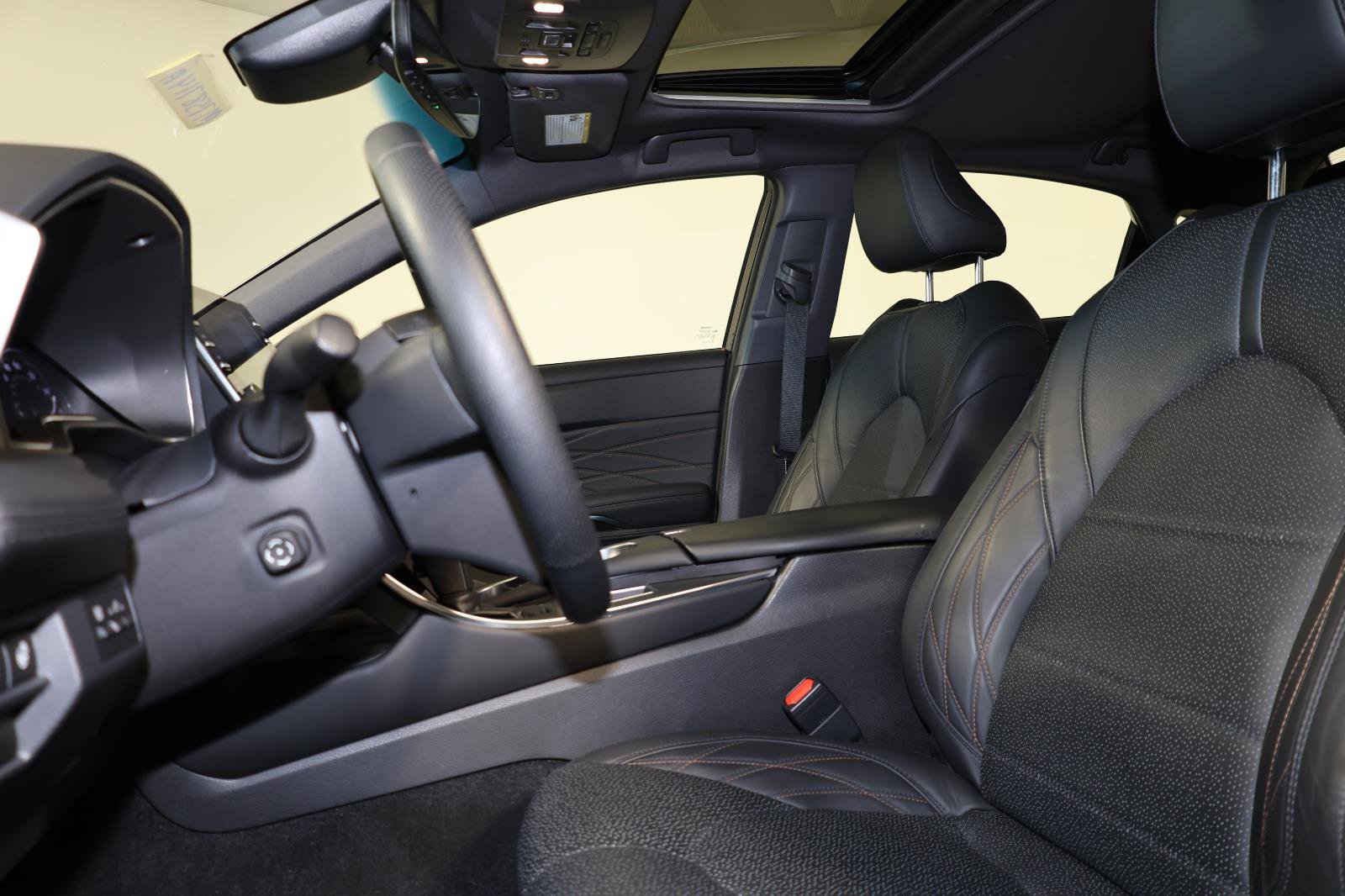 Used 2021 Toyota Avalon Limited FWD image 23