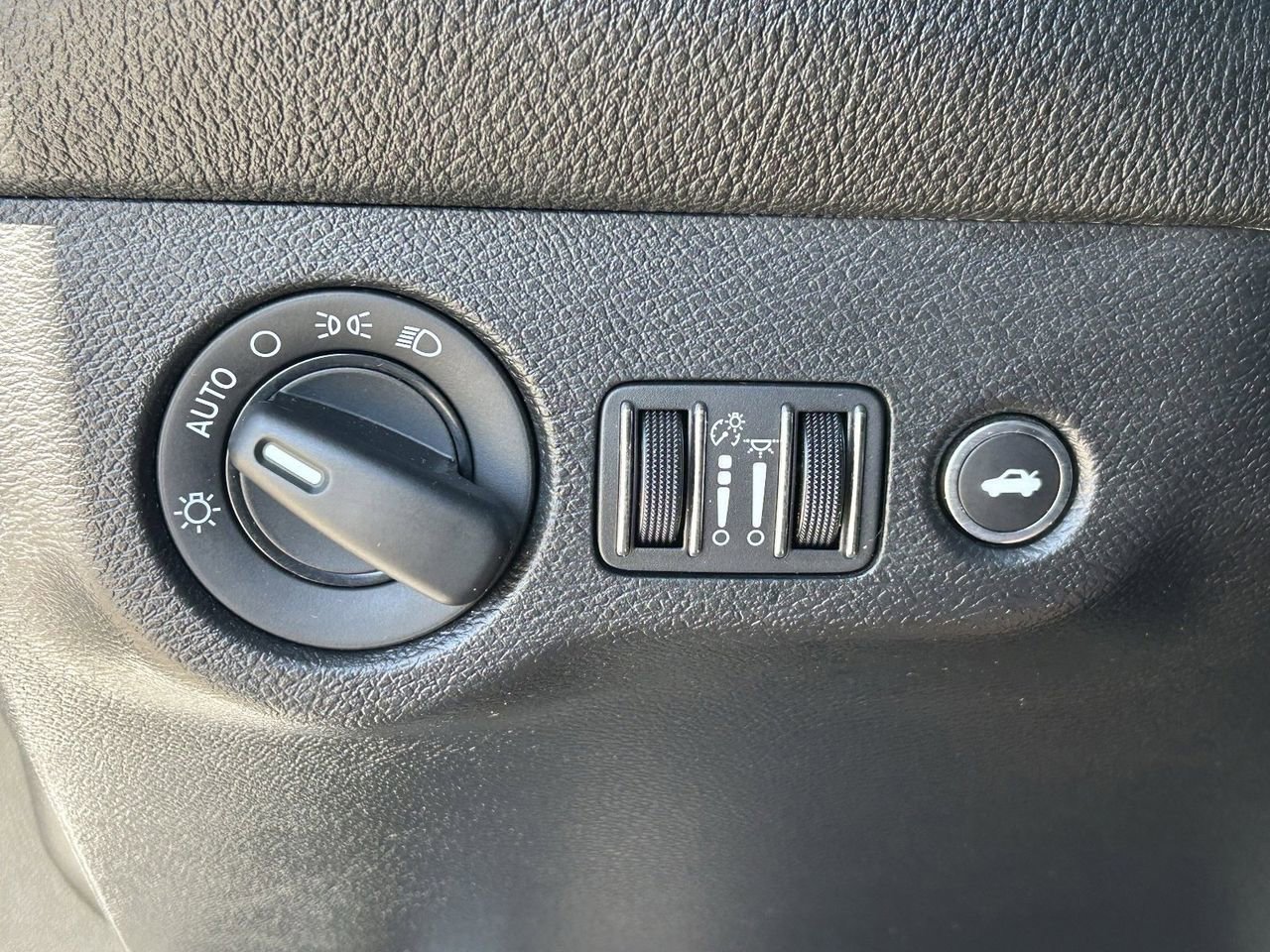 Used 2019 Dodge Challenger SXT image 35