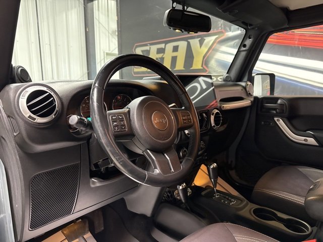 Used 2014 Jeep Wrangler Unlimited Sahara w/ Max Tow Package image 6