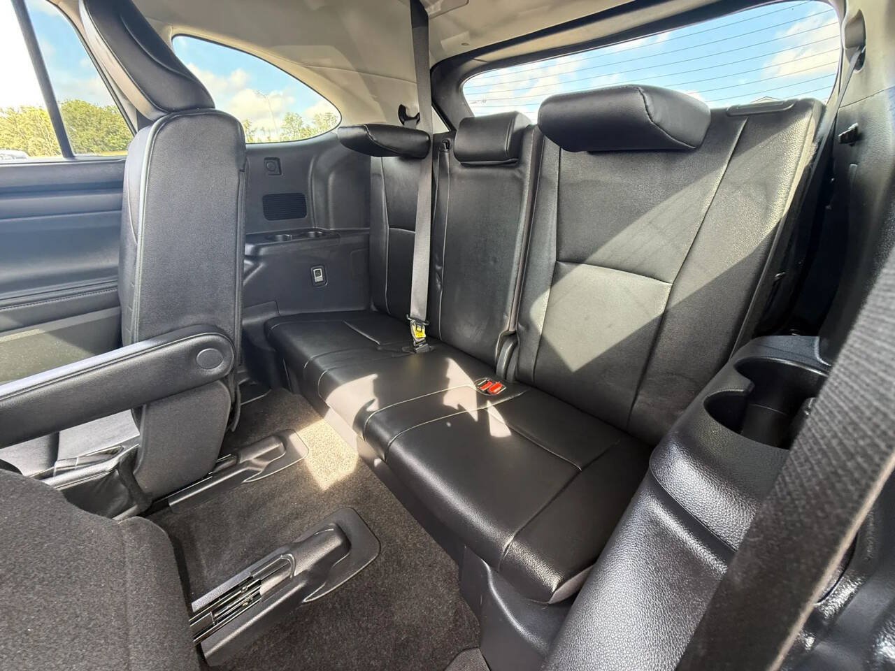 Used 2024 Toyota Highlander XLE AWD/4WD image 16