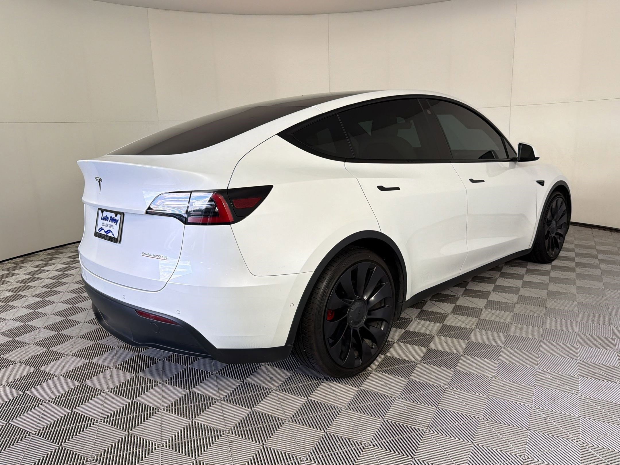 Used 2022 Tesla Model Y Performance AWD/4WD image 9