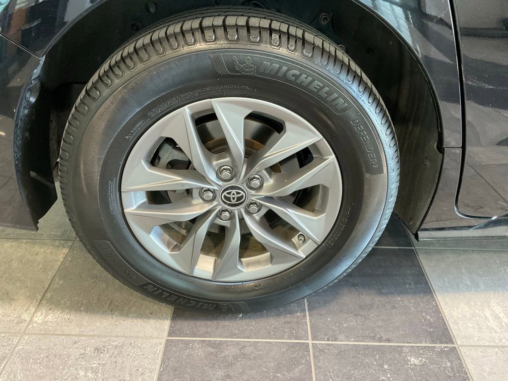 Used 2021 Toyota Sienna XLE w/ XLE Plus Package image 7