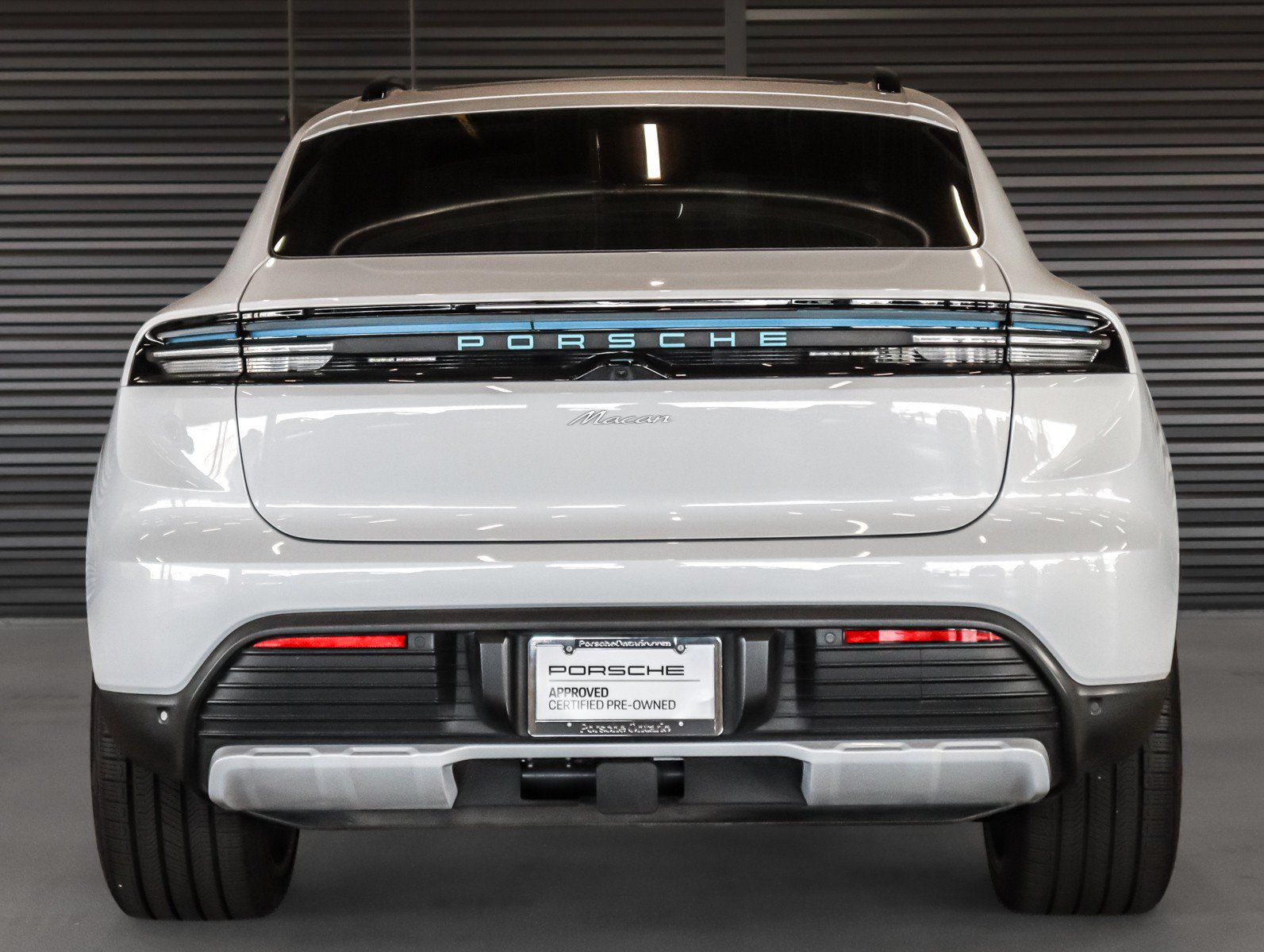 Used 2025 Porsche Macan Electric RWD image 9